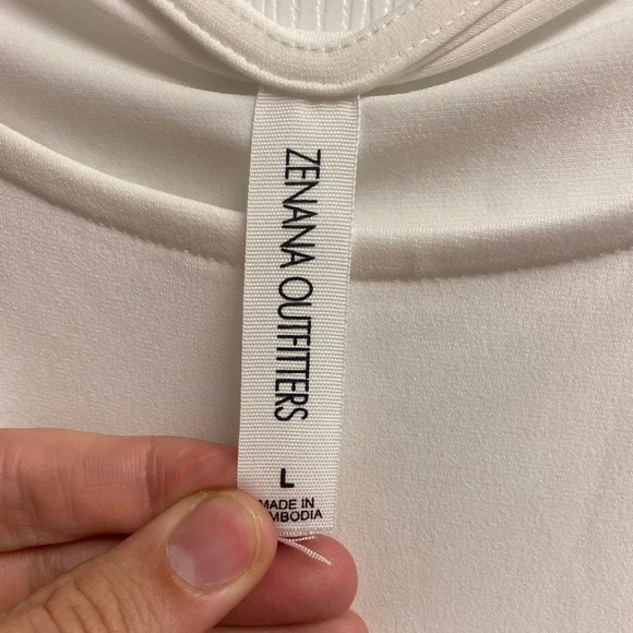 Zenana Outfitters Boutique Tunic Top With Ruffle Sleeves Size Large - Picture 3 of 3